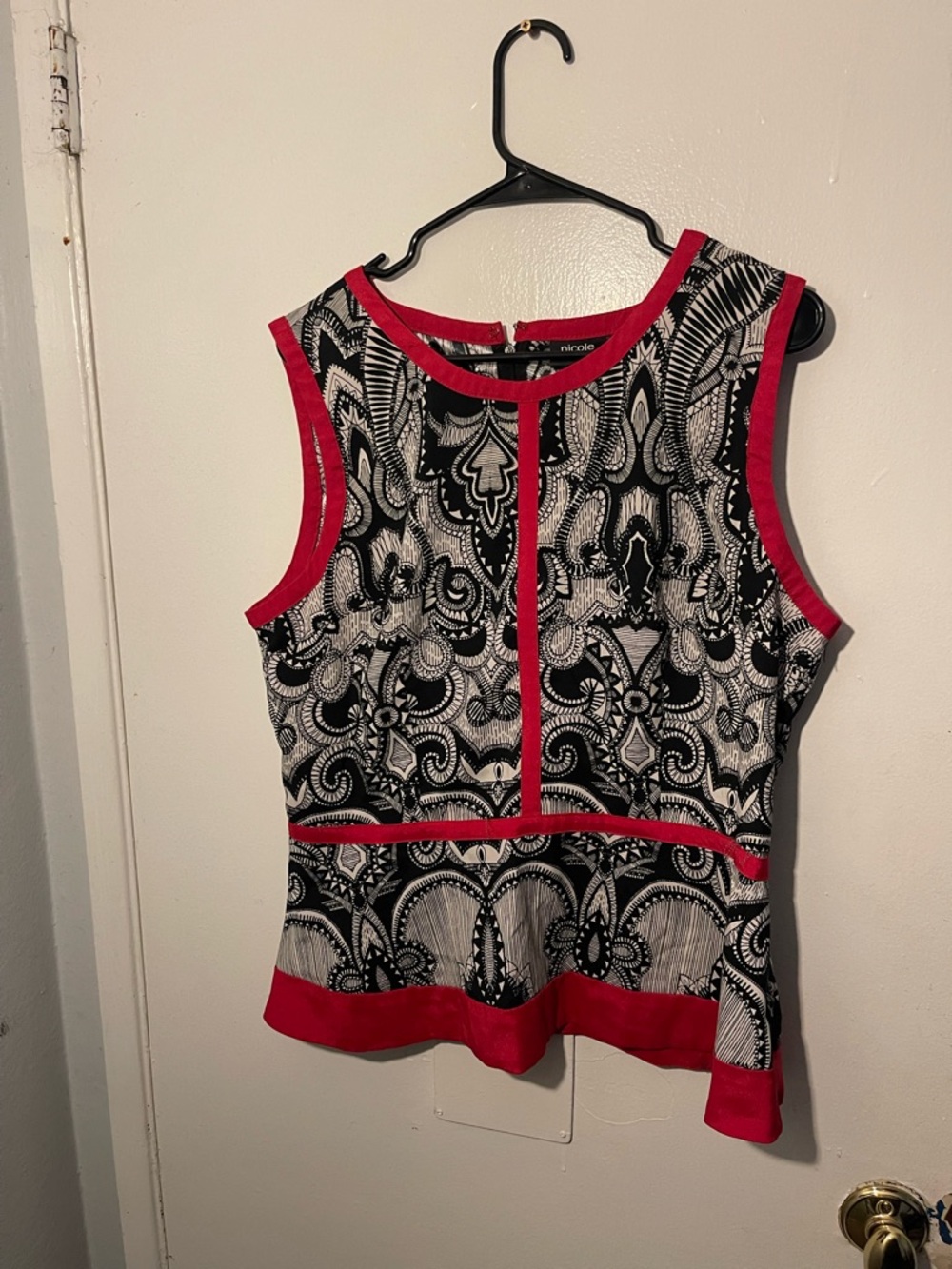 Nicole - By: Nicole MillerRed-Trim Black & White Patterned Sleeveless Peplum Top